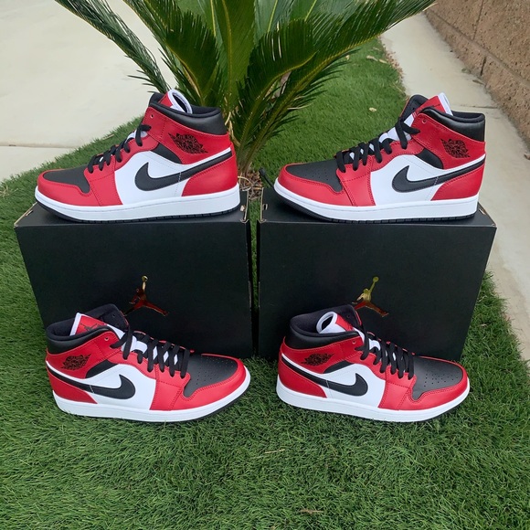 Jordan 1 mid Chicago toe🌟 - Picture 3 of 4